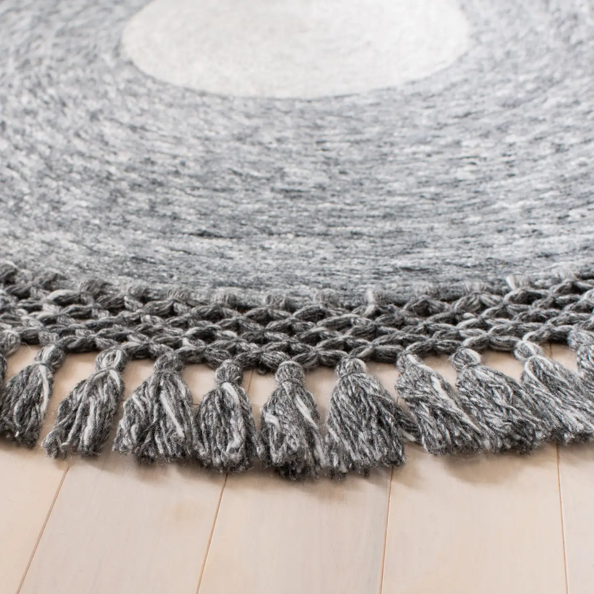 Safavieh Sahara 3'-0" x 3'-0" Rug in Grey / Ivory