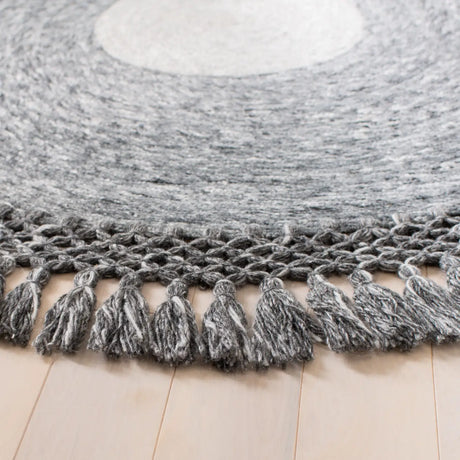 Safavieh Sahara 3'-0" x 3'-0" Rug in Grey / Ivory