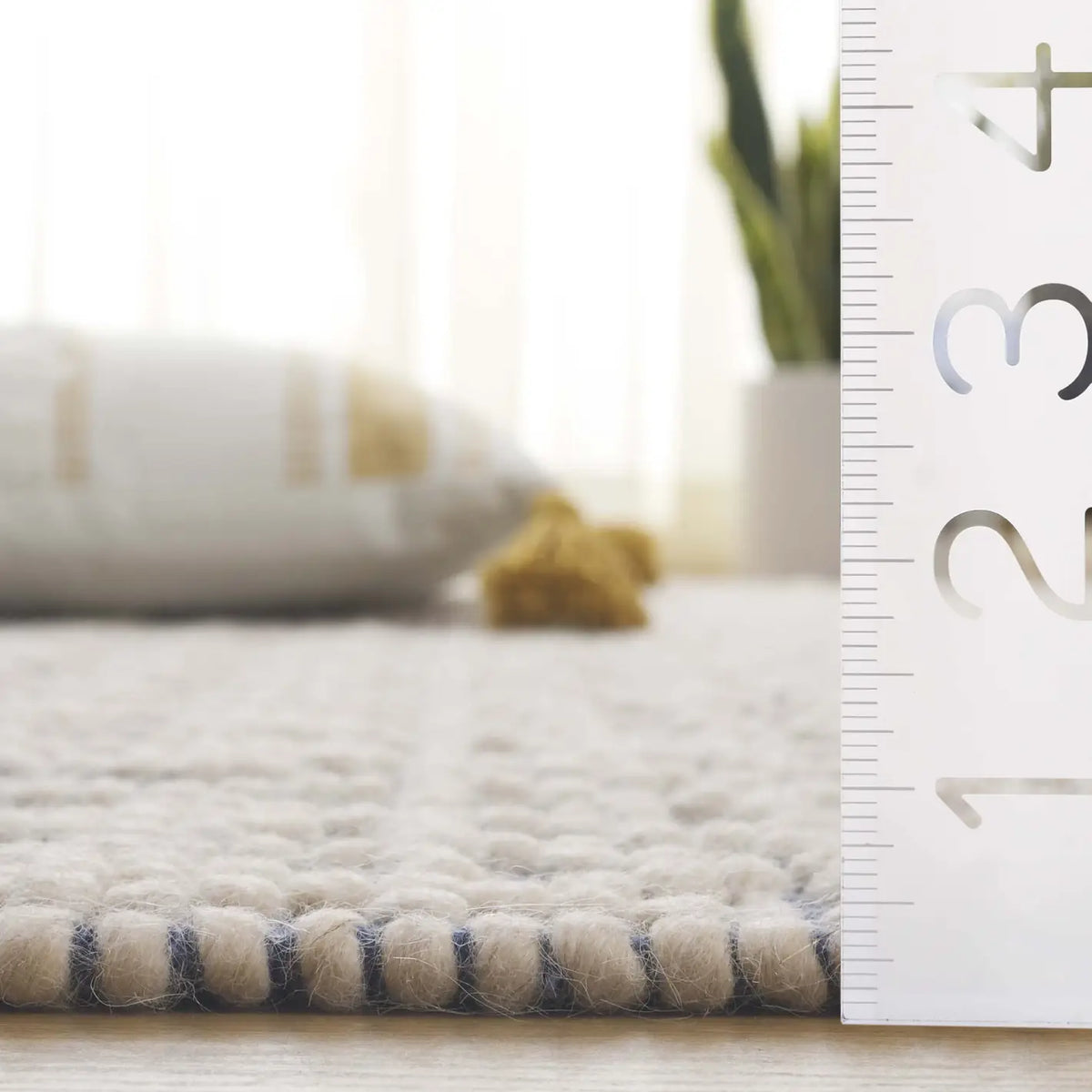 Safavieh Natura 4'-0" x 6'-0" Rug in Ivory / Blue
