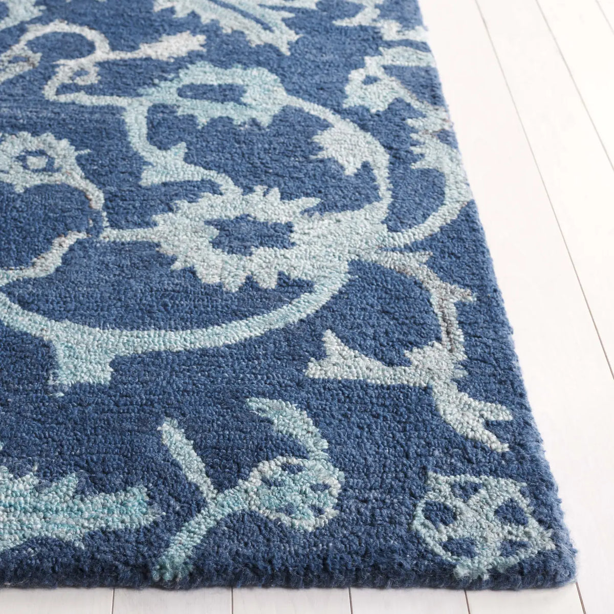 Safavieh Anatolia 4'-0" x 6'-0" Rug in Navy