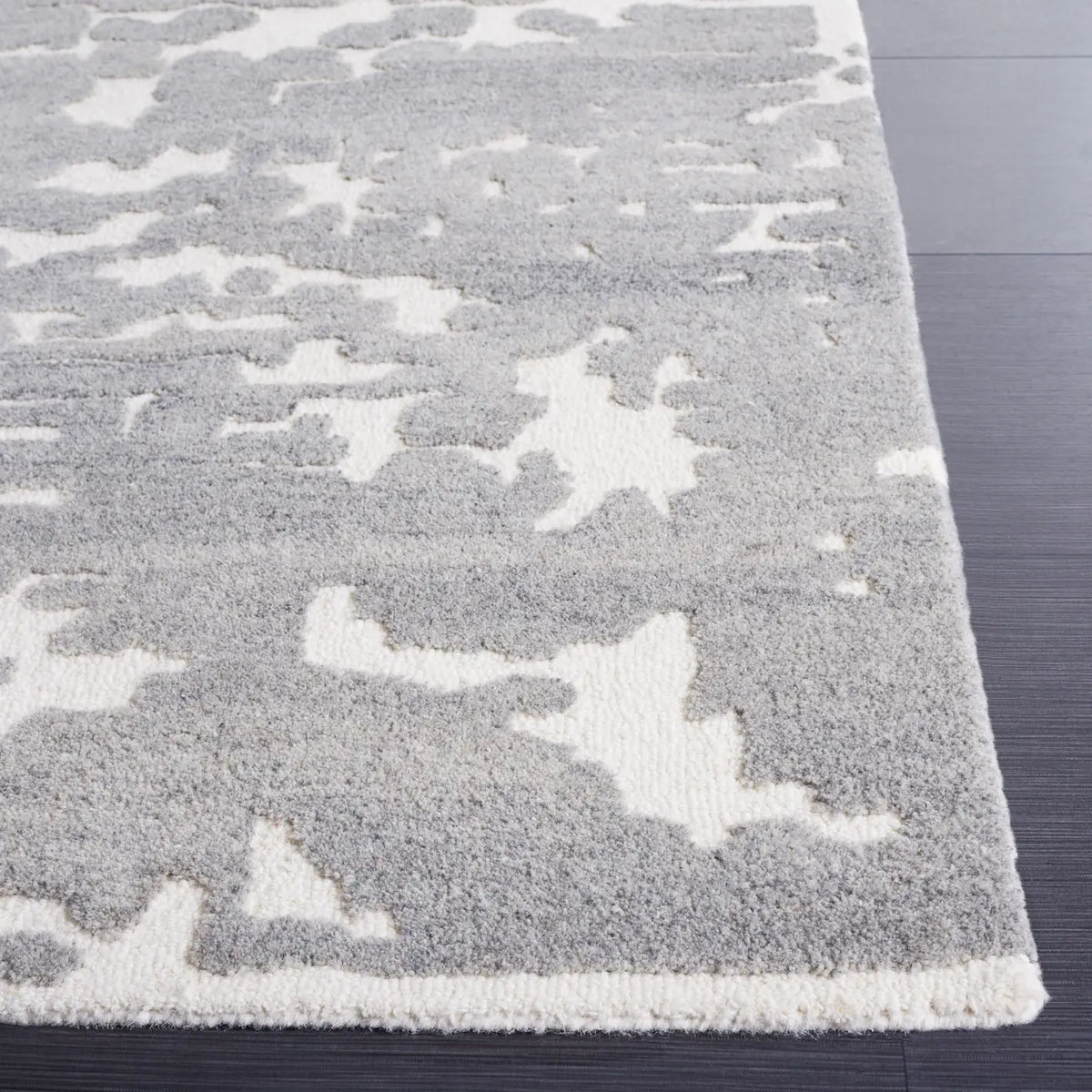 Safavieh Chatham 4'-0" x 6'-0" Rug in Grey / Ivory