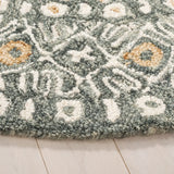 Safavieh Micro-Loop 5'-0" x 5'-0" Rug in Green / Ivory