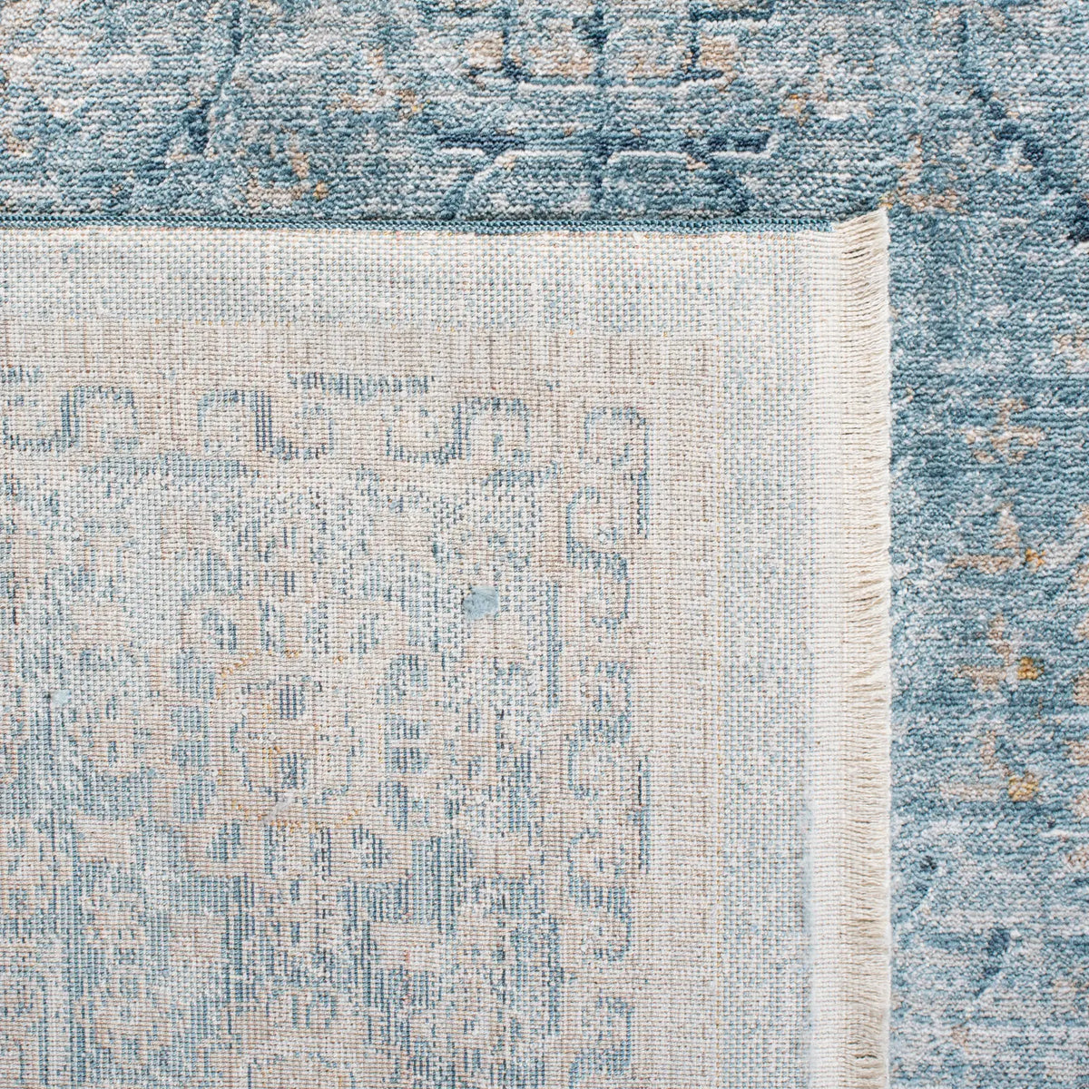 Safavieh Victoria 4'-0" x 6'-0" Rug in Blue / Ivory