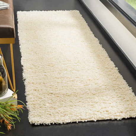 Safavieh Sga-Athens Shag 2'-3" x 8'-0" Rug in Ivory