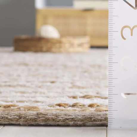 Safavieh Cape Cod 4'-0" x 6'-0" Rug in Natural / Ivory