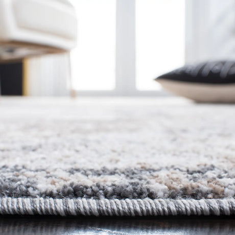 Safavieh Aston 4'-0" x 6'-0" Rug in Ivory / Grey