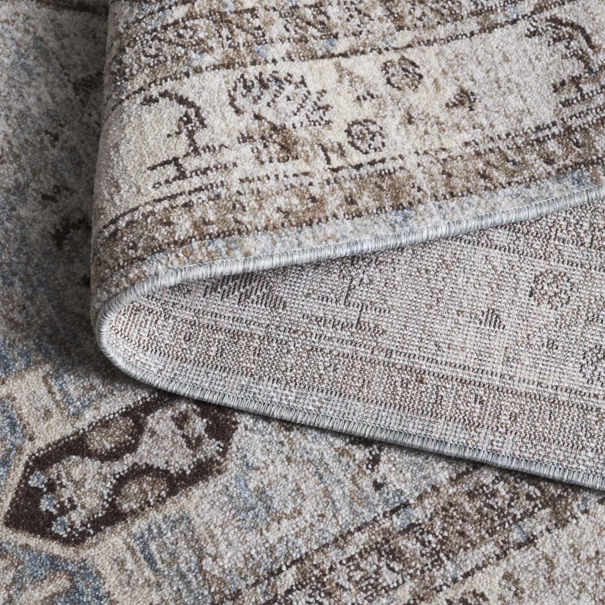 Safavieh Antique Patina 4'-0" x 5'-7" Rug in Blue / Beige