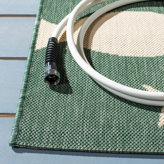 Safavieh Courtyard 4'-0" x 5'-7" Rug in Dark Green / Ivory