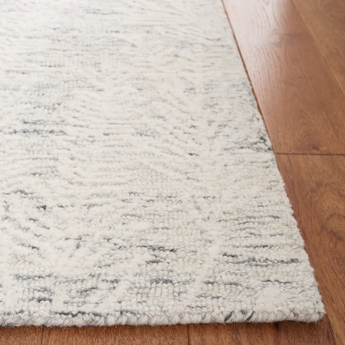 Safavieh Metro 4'-0" x 6'-0" Rug in Grey / Ivory