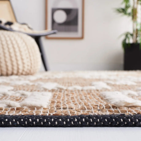 Safavieh Natural Fiber 4'-0" x 6'-0" Rug in Natural / Ivory
