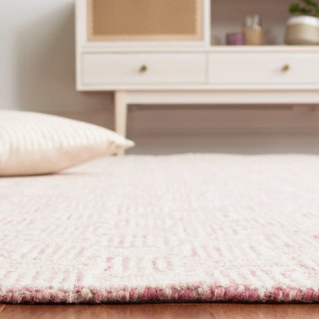 Safavieh Micro-Loop 4'-0" x 6'-0" Rug in Pink / Ivory