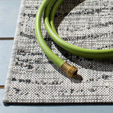 Safavieh Courtyard 4'-5" x 6'-5" Rug in Ivory / Grey