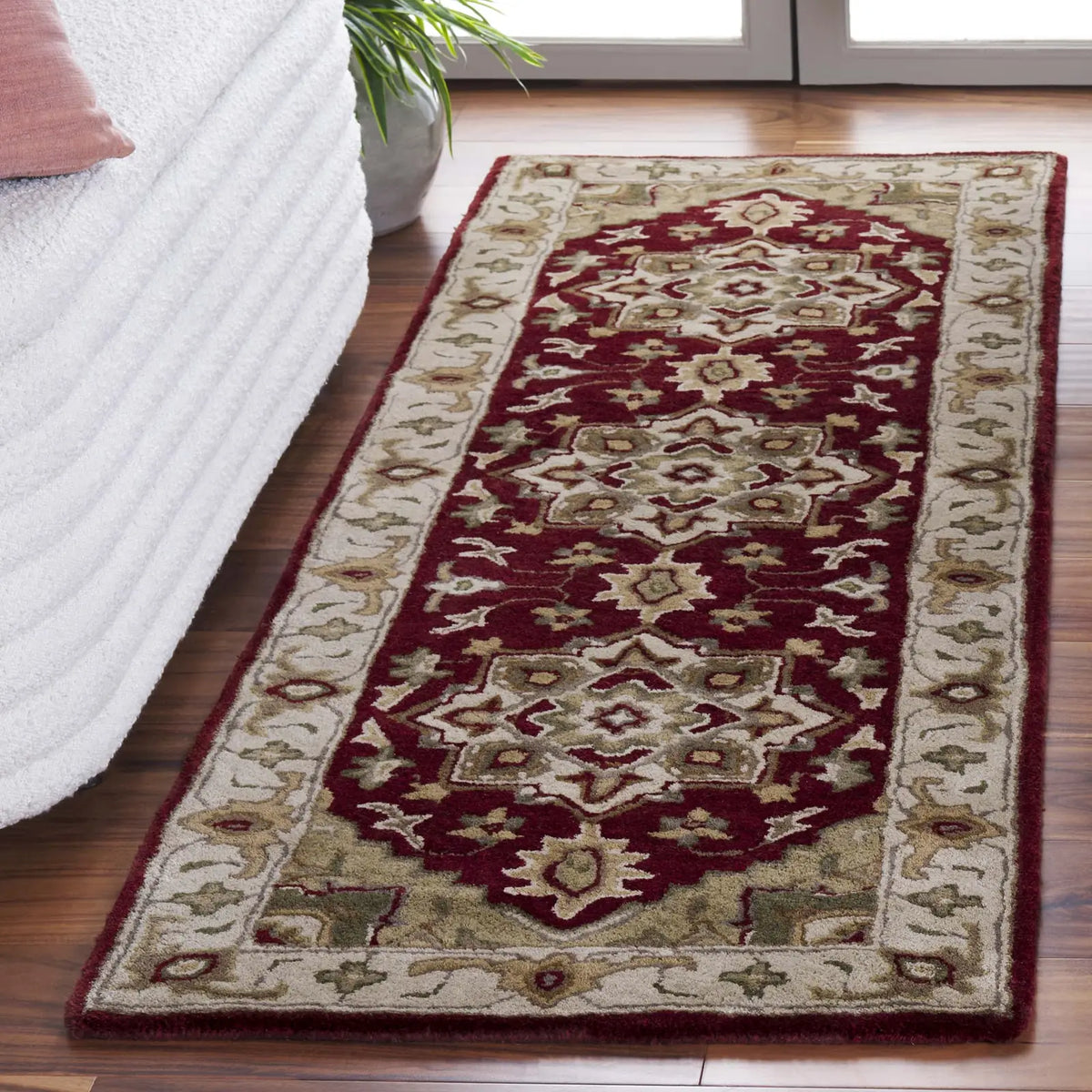 Safavieh Royalty 2'-3" x 7'-0" Rug in Red / Beige