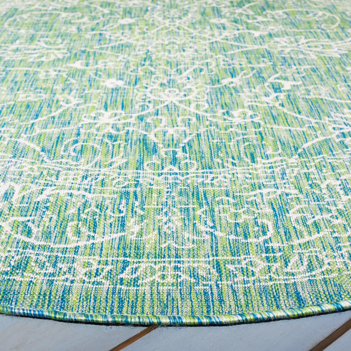 Safavieh Courtyard 5'-3" x 5'-3" Rug in Green / Ivory