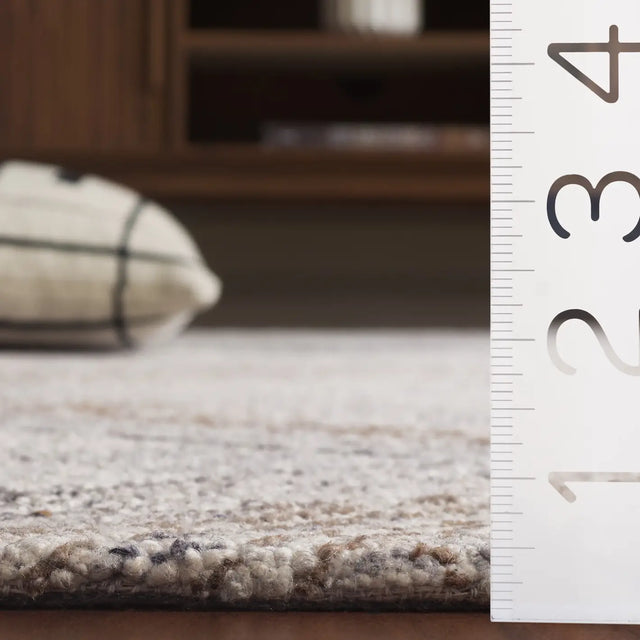 Safavieh Micro-Loop 4'-0" x 6'-0" Rug in Natural / Grey