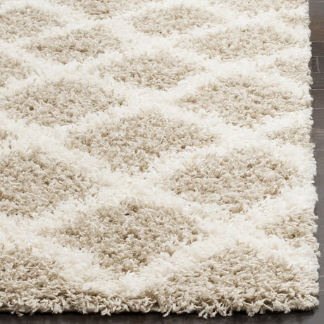 Safavieh Sgd-Dallas Shag 4'-0" x 6'-0" Rug in Beige / Ivory