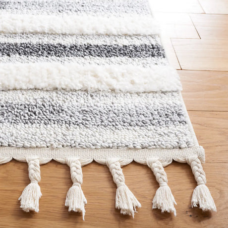 Safavieh Moroccan Tassel Shag 4'-0" x 6'-0" Rug in Ivory / Grey