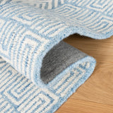 Safavieh Roslyn 4'-0" x 6'-0" Rug in Light Blue / Ivory