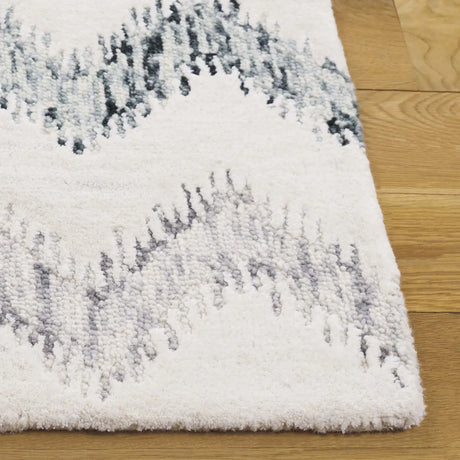 Safavieh Soho 4'-0" x 6'-0" Rug in Ivory / Grey