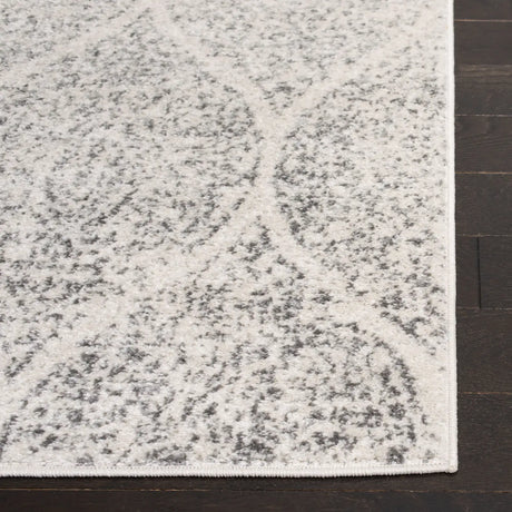 Safavieh Madison 4'-0" x 6'-0" Rug in Ivory / Silver