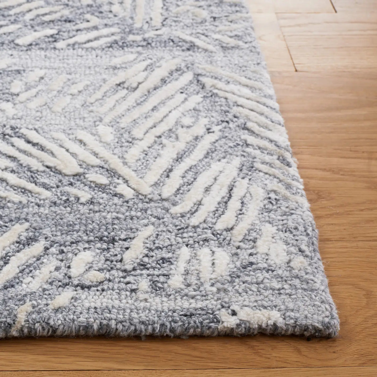 Safavieh Glamour 4'-0" x 6'-0" Rug in Grey / Ivory
