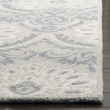 Safavieh Blossom 5'-0" x 8'-0" Rug in Light Grey / Ivory
