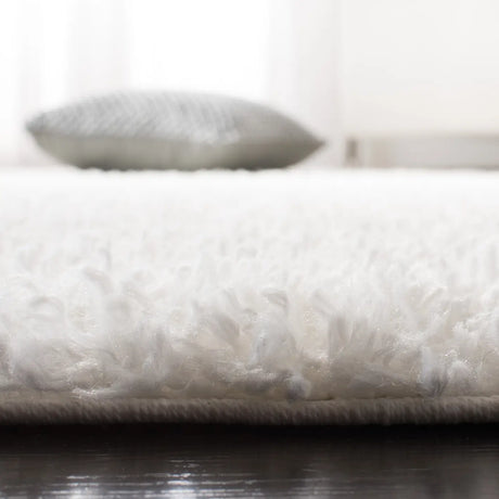 Safavieh August Shag 5'-3" x 7'-6" Rug in White
