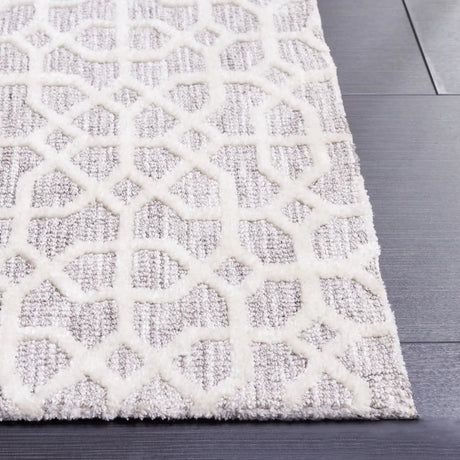 Safavieh Audrey 4'-0" x 6'-0" Rug in Light Grey / Beige