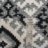 Safavieh Kilim 4'-0" x 6'-0" Rug in Ivory / Black