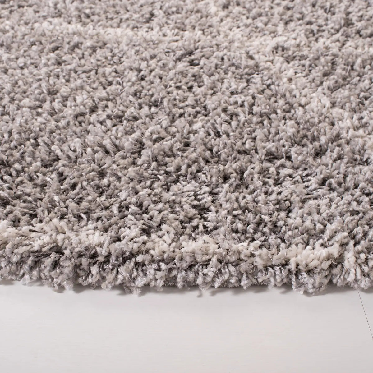 Safavieh Pro Lux Shag 400 6'-7" x 6'-7" Rug in Grey / Cream
