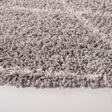 Safavieh Pro Lux Shag 400 6'-7" x 6'-7" Rug in Grey / Cream