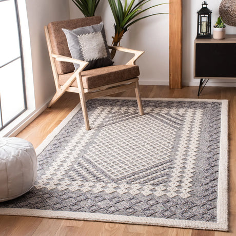 Safavieh Natura 5'-0" x 8'-0" Rug in Cream / Navy