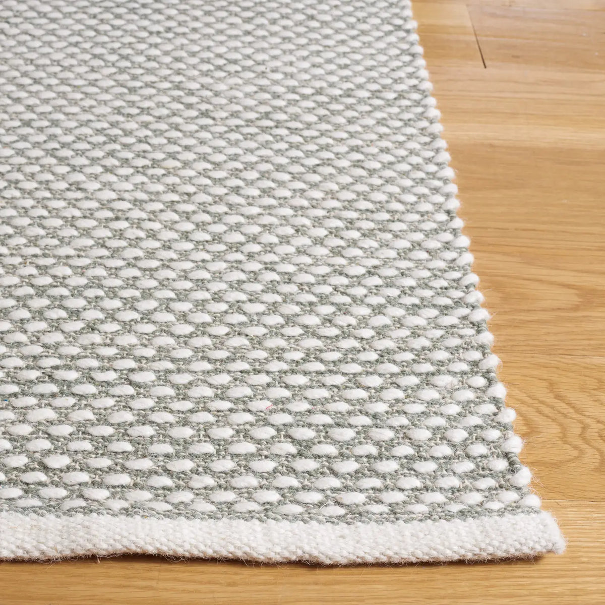 Safavieh Vermont 4'-0" x 6'-0" Rug in Green