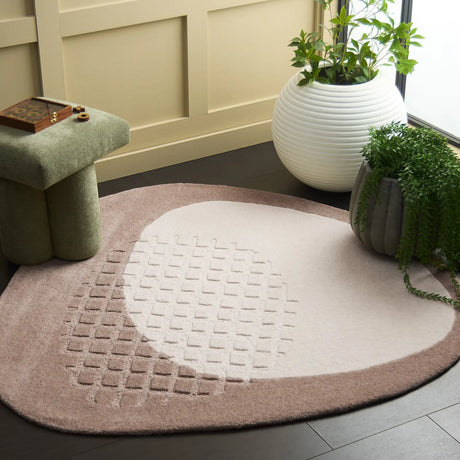 Safavieh Novelty 5'-0" x 5'-0" Rug in Beige / Ivory