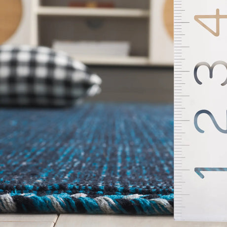 Safavieh Montauk 4'-0" x 6'-0" Rug in Blue / Black