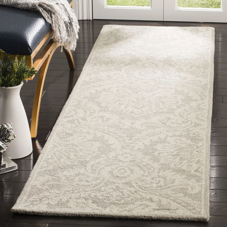 Safavieh Blossom 2'-3" x 10'-0" Rug in Silver / Ivory