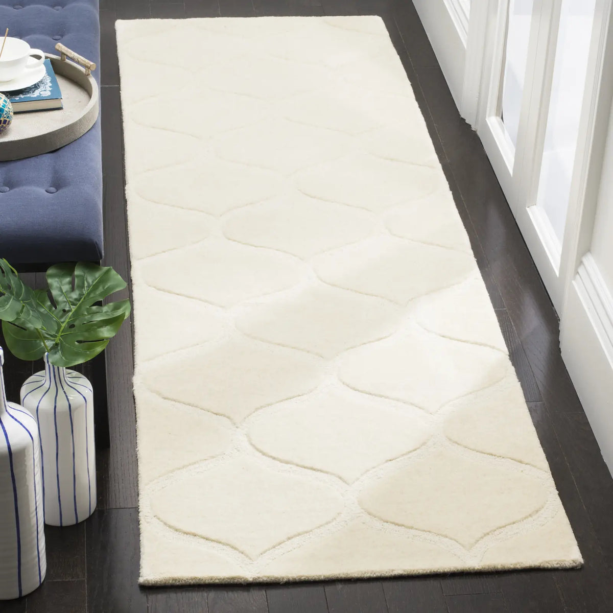Safavieh Cambridge 2'-6" x 8'-0" Rug in Ivory / Ivory