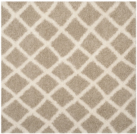 Safavieh Sgd-Dallas Shag 6'-0" x 6'-0" Rug in Beige / Ivory