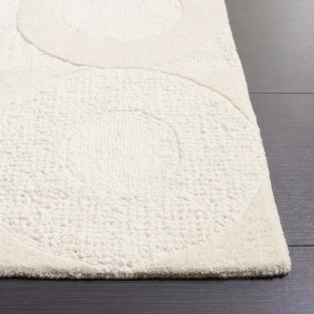 Safavieh Soho 4'-0" x 6'-0" Rug in Beige / Ivory