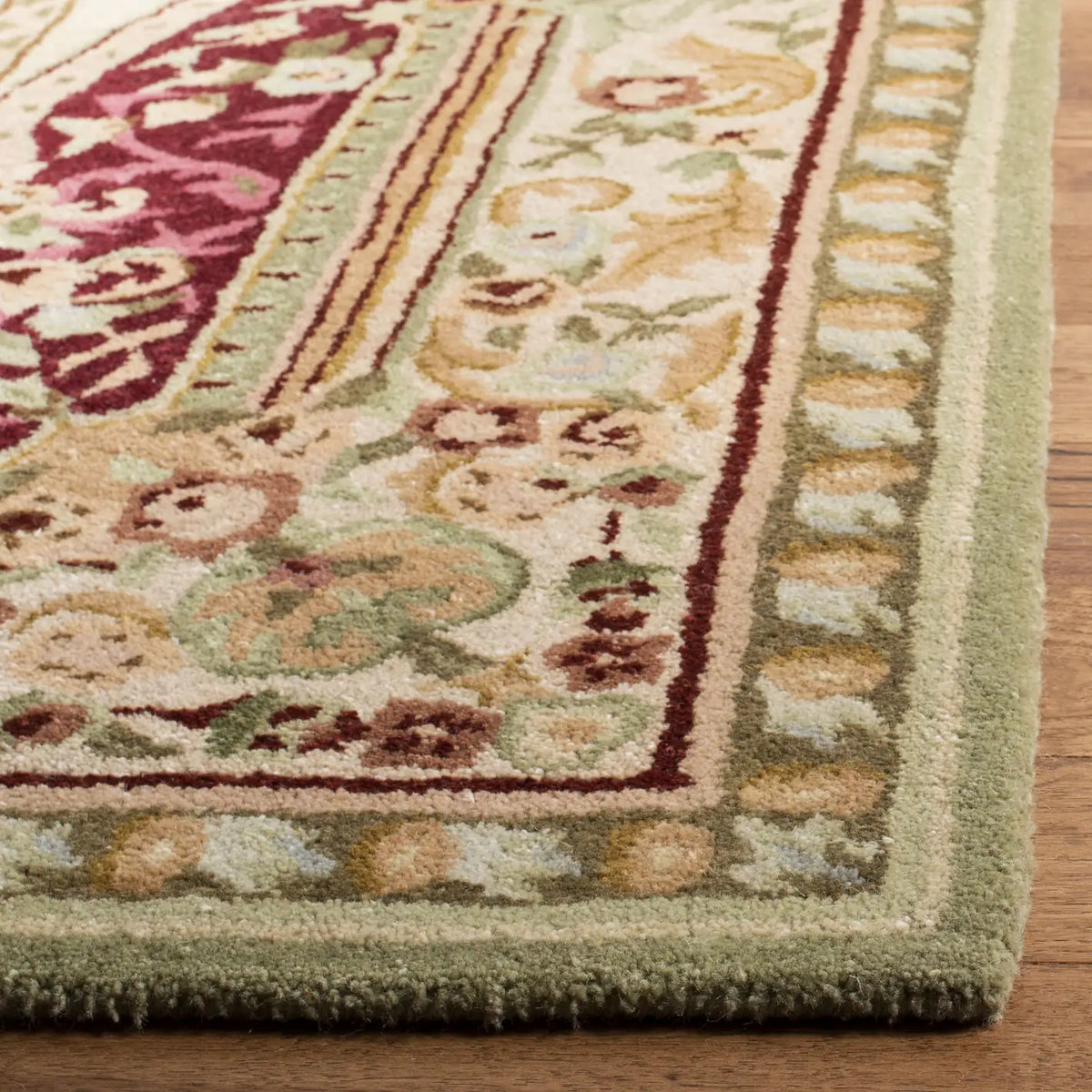 Safavieh Savonnerie 5'-0" x 8'-0" Rug in Red / Ivory