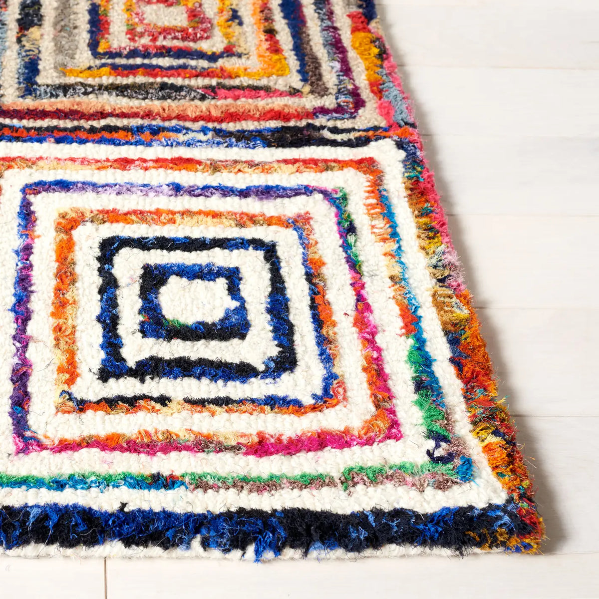 Safavieh Nantucket 4'-0" x 6'-0" Rug in Creme