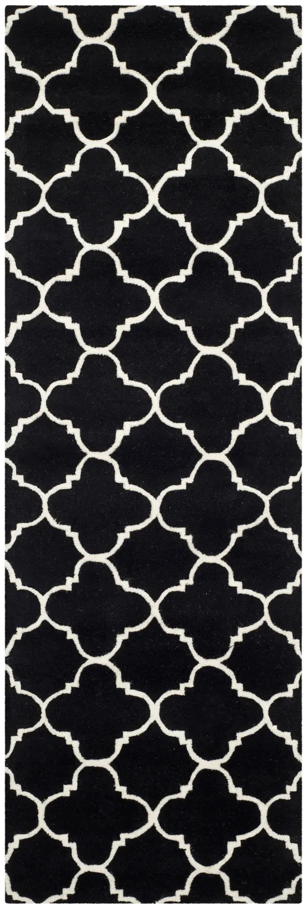 Safavieh Chatham 2'-3" x 7'-0" Rug in Black / Ivory