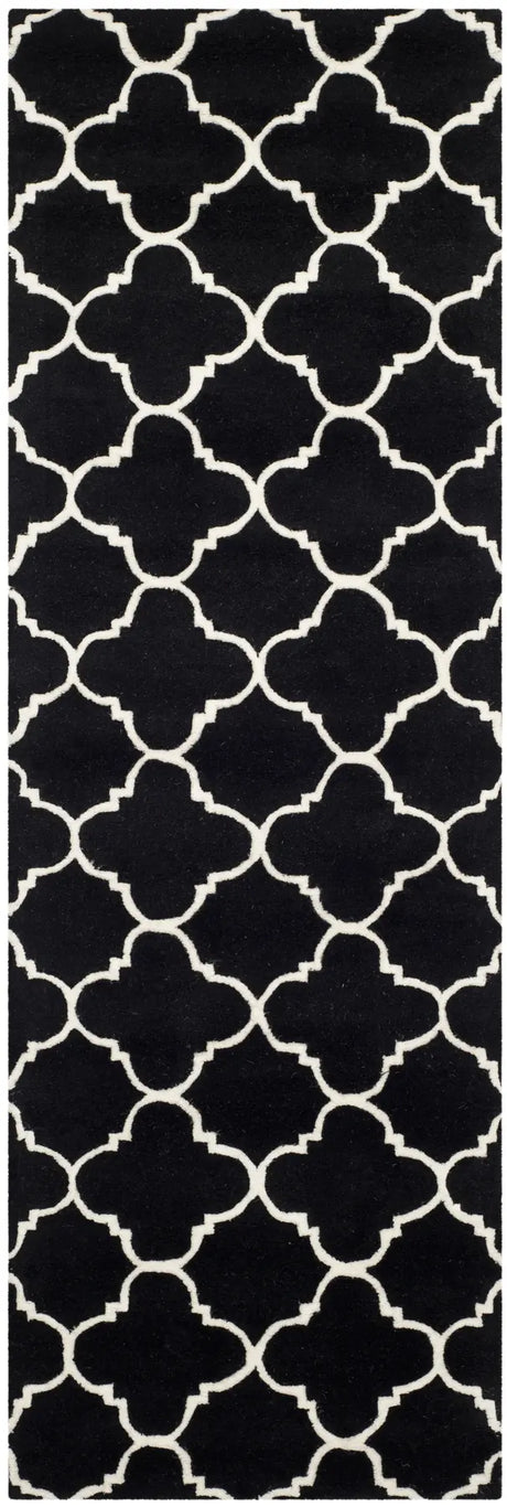 Safavieh Chatham 2'-3" x 7'-0" Rug in Black / Ivory