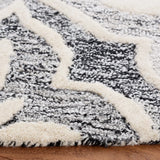 Safavieh Metro 6'-0" x 6'-0" Rug in Black / Ivory