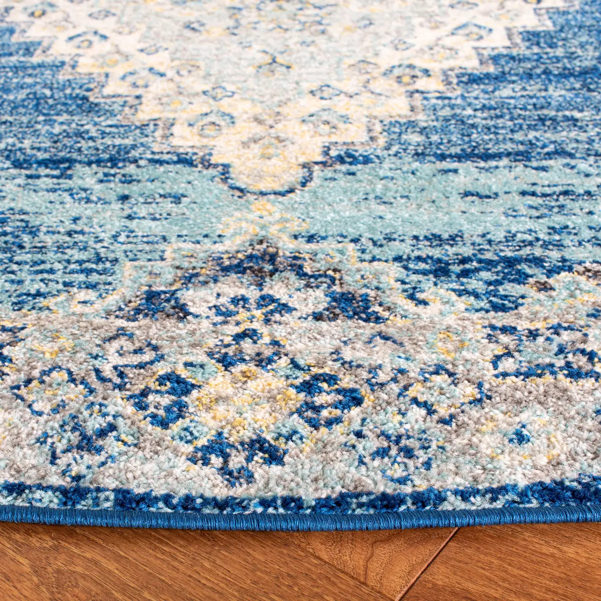 Safavieh Madison 6'-7" x 6'-7" Rug in Navy / Creme