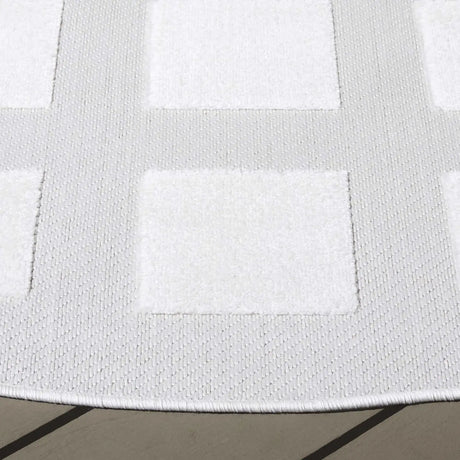 Safavieh Stella 6'-7" x 6'-7" Rug in Ivory