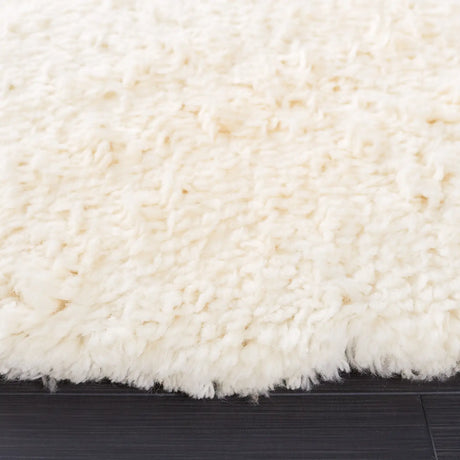 Safavieh Casablanca 6'-0" x 6'-0" Rug in Ivory