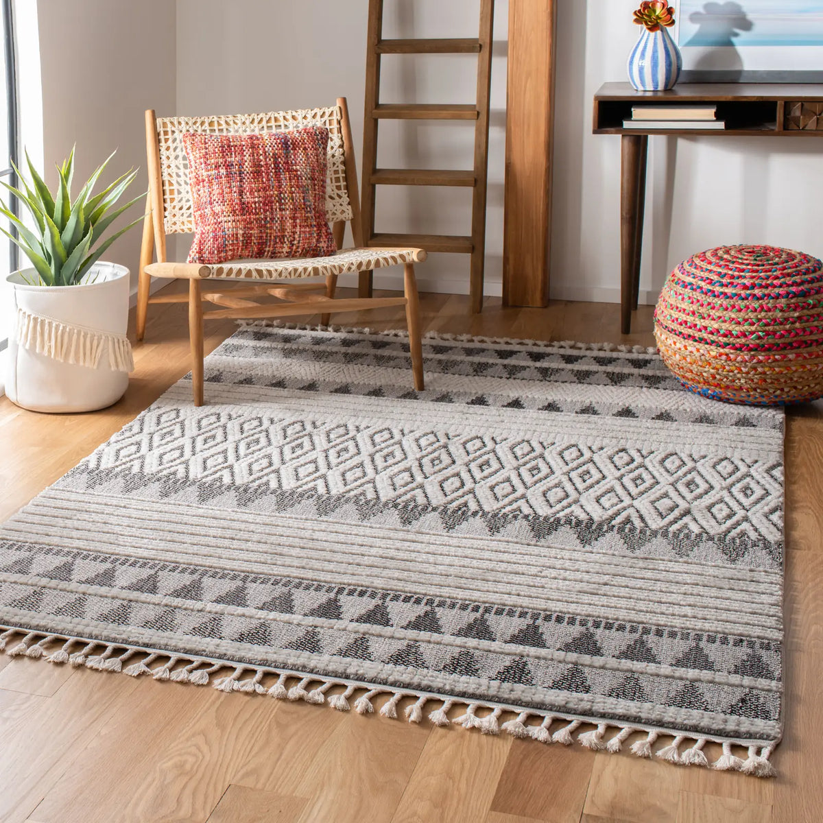 Safavieh Marrakesh 5'-3" x 7'-6" Rug in Ivory / Blue