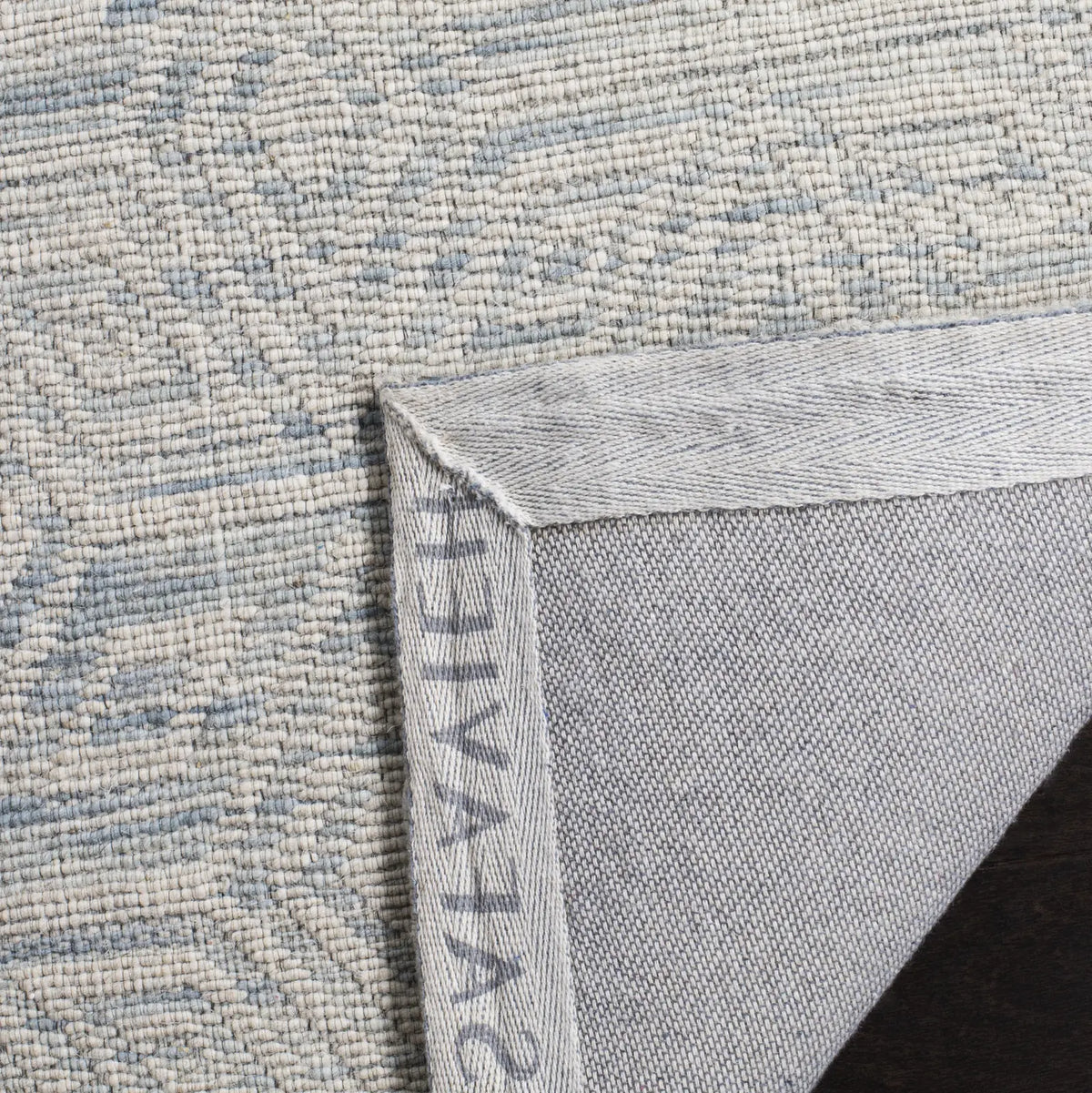 Safavieh Marbella 4'-0" x 6'-0" Rug in Light Blue / Ivory