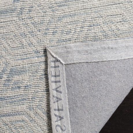 Safavieh Marbella 4'-0" x 6'-0" Rug in Light Blue / Ivory